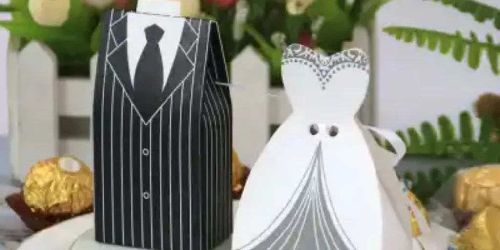 Sweet boxes in the form of the groom and bride