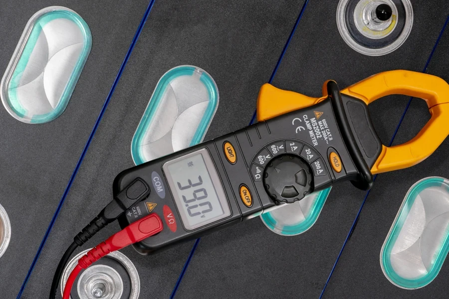 Voltmeter measuring the voltage of an NMC battery