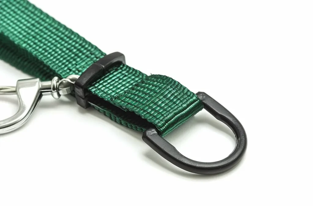 green rerdings tie down with black metal crossbar and silver aluminum hook