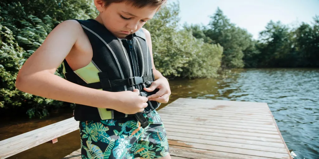 how to choose life jackets for enhanced safety in water sports