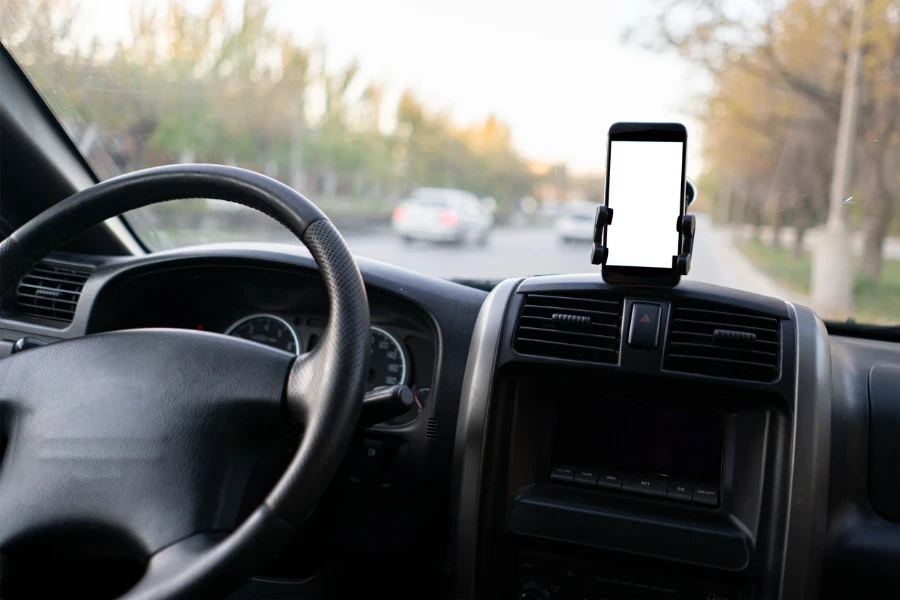 the mockup design of the smartphone attached to the windscreen