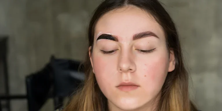 Eyebrow dyeing