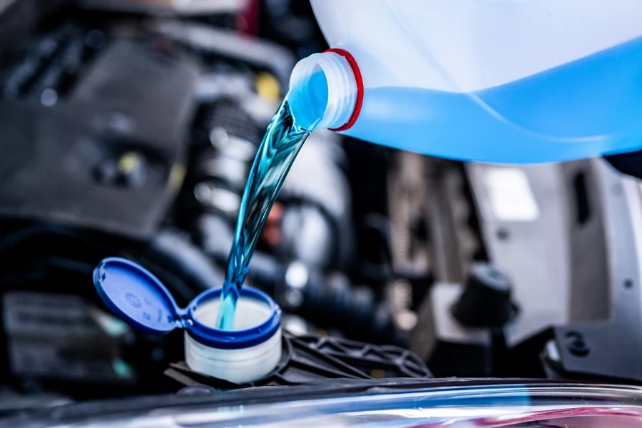 Windscreen wipers clearing away washing fluid