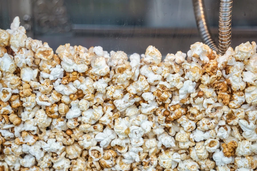 Close up with a fresh salty popcorn
