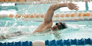 the swimming goggle