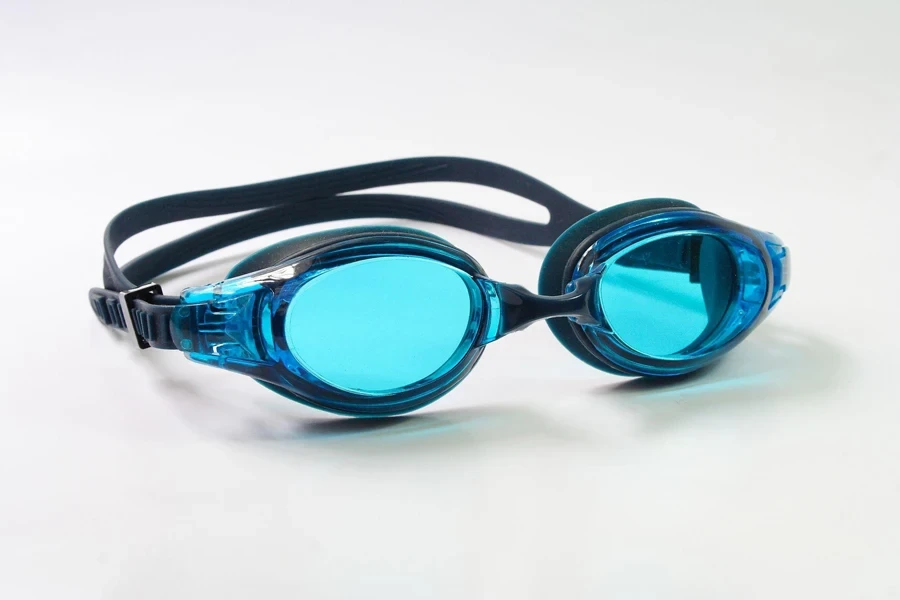 the swimming goggle