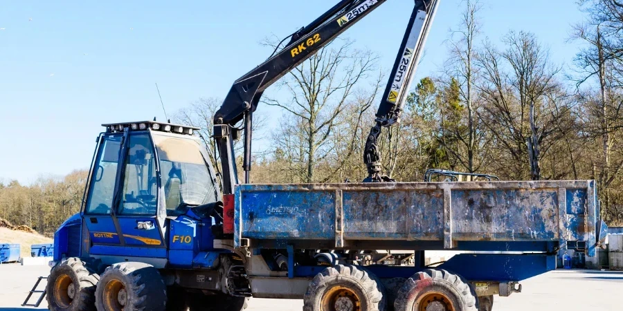 A Rottne F10 thinning forwarder with trailer for use in waste handling