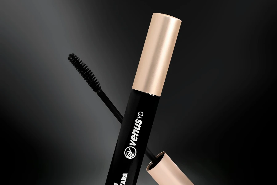 Black Mascara by 𝐕𝐞𝐧𝐮𝐬 𝐇𝐃 𝐌𝐚𝐤𝐞- 𝐮𝐩 𝐏𝐞𝐫𝐟𝐮𝐦𝐞