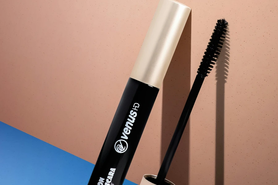 Black Venus Mascara by 𝐕𝐞𝐧𝐮𝐬 𝐇𝐃 𝐌𝐚𝐤𝐞- 𝐮𝐩 𝐏𝐞𝐫𝐟𝐮𝐦𝐞