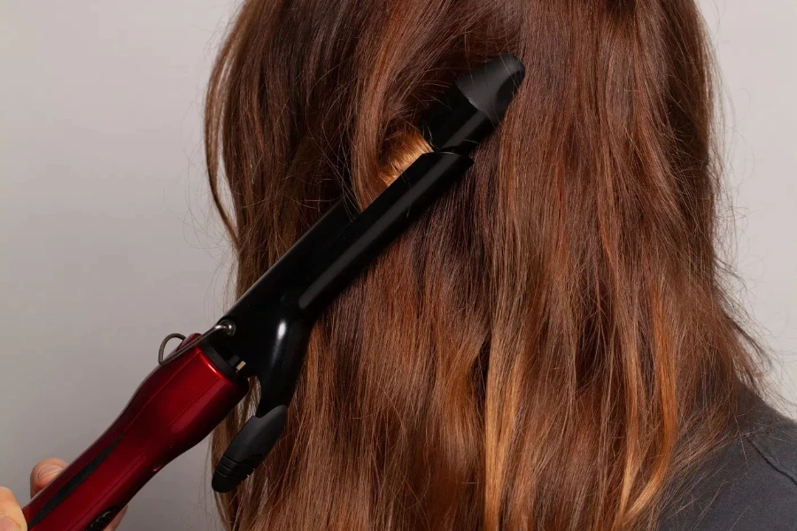 Create hair curls with curling irons