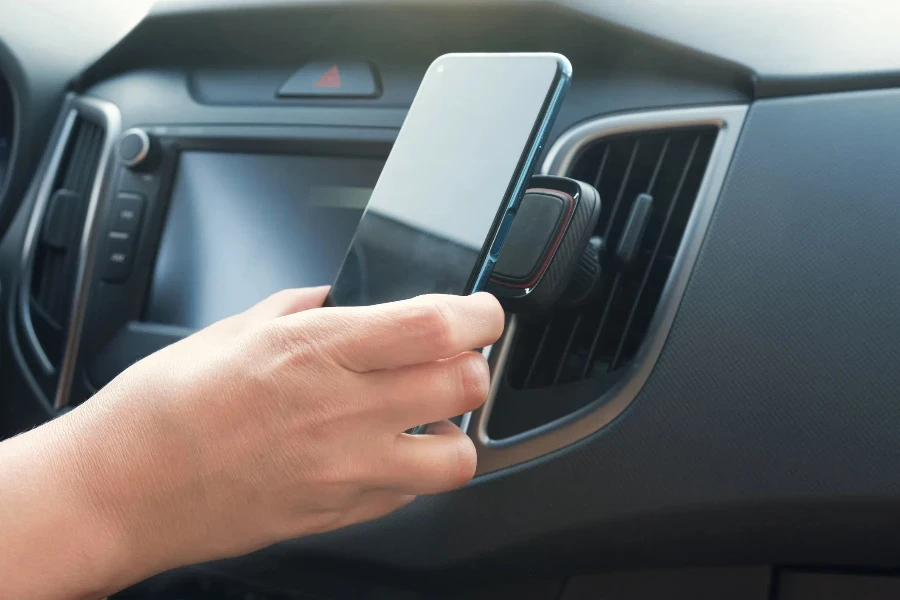 Driver attaches the smartphone to a magnetic holder