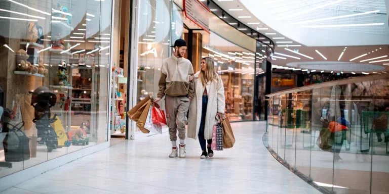 Friends spending time together in Shopping Mall