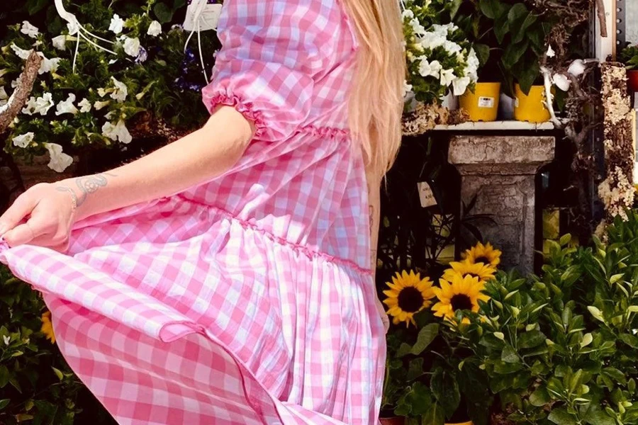 Lady playing with a maxi dress with macro gingham patterns