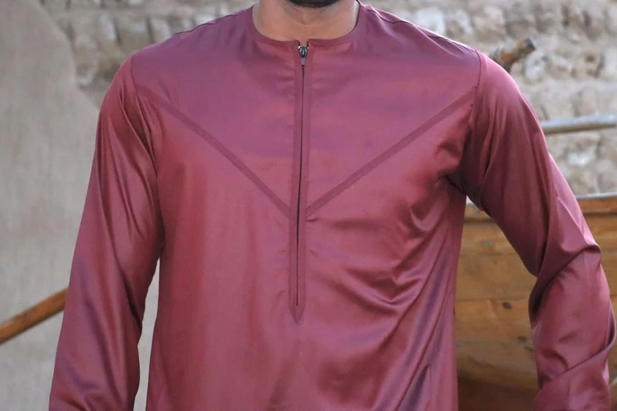 Man rocking a dark red minimalistic thobe