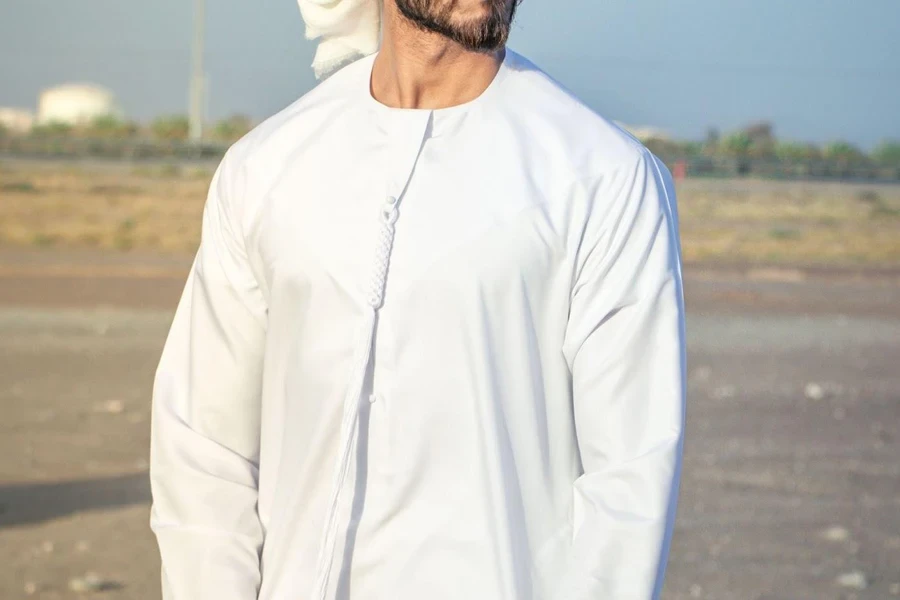 Man wearing a white kandura