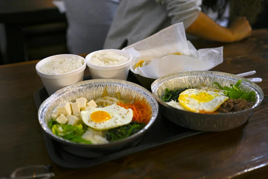 Meals in Disposable Plates 