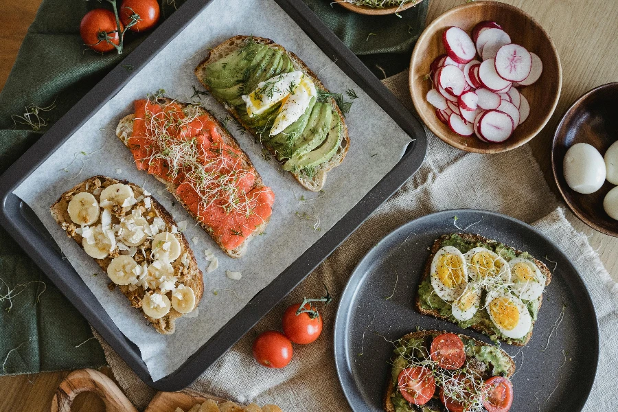 Meals on Plate and Tray