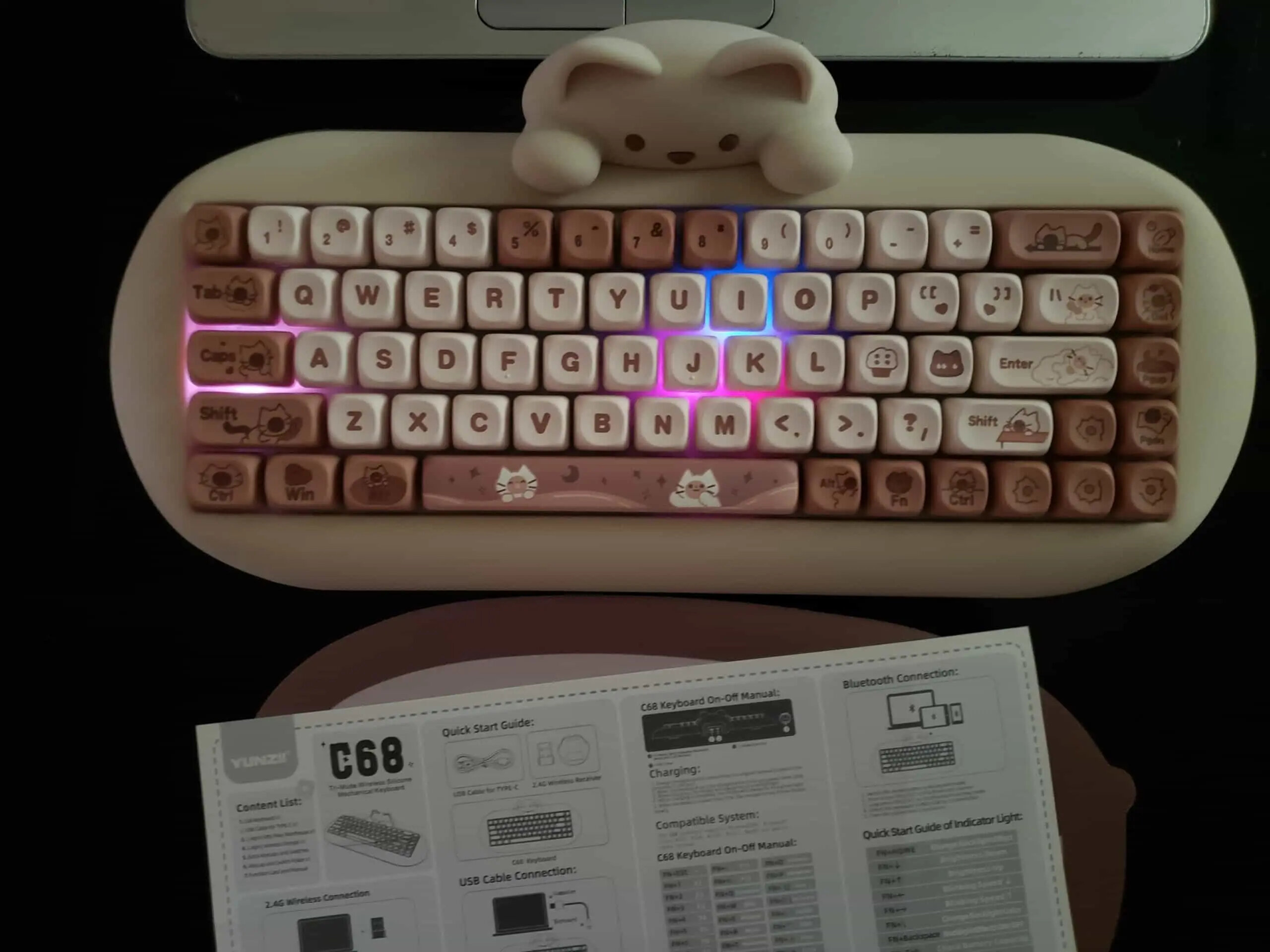 Yunzii C68 メカニカルキーボードレビュー: かわいい猫のデザインが施