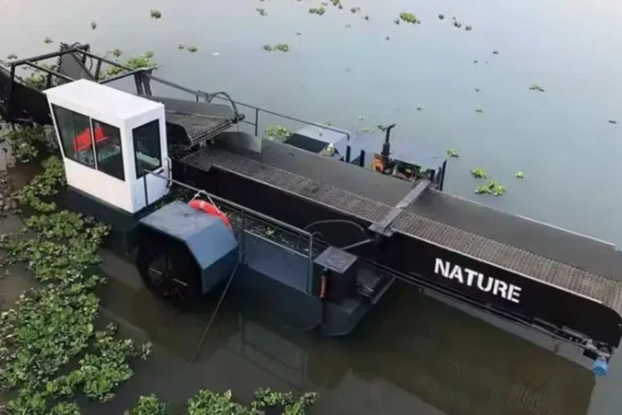 aquatic harvester showing the rear conveyor belt