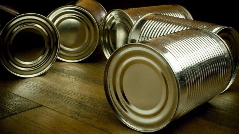 Steel cans are 100% recyclable, and recycling rates in Europe exceed 72%. Credit: VICHAILAO via Shutterstock.
