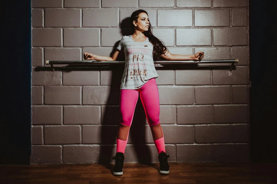 sportswoman wearing pink leggings
