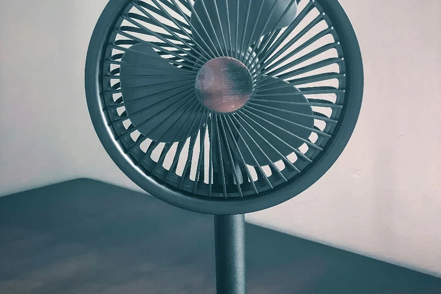 minimal fan by Zesan H