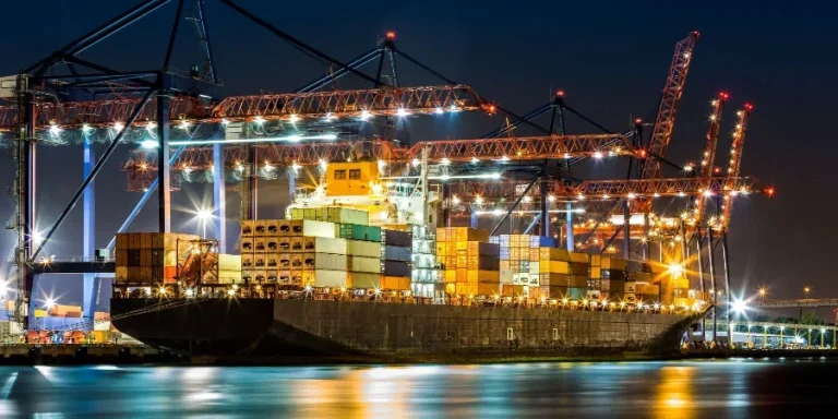 ship loaded in New York Container