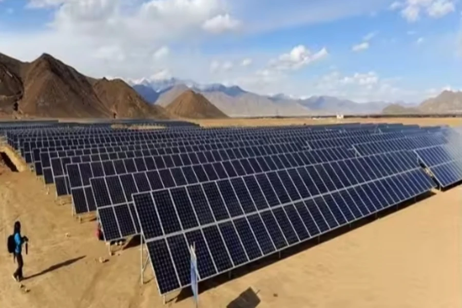 Solar power plants in the desert