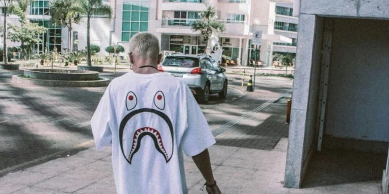 les vêtements pour hommes