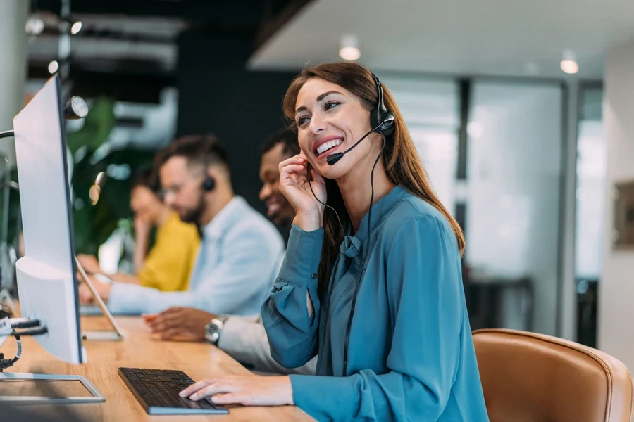 Agent talking to a customer on phone