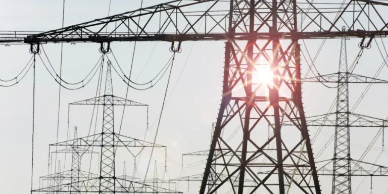 Many high-voltage pylons for transporting electricity from a power plan