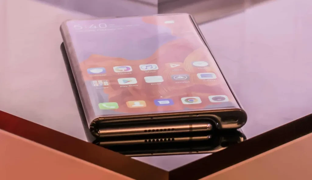 Triple-Folding Screen Phone