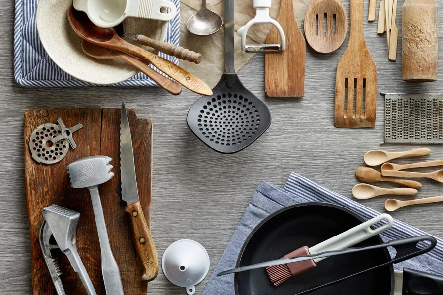 Various kitchen utensils 