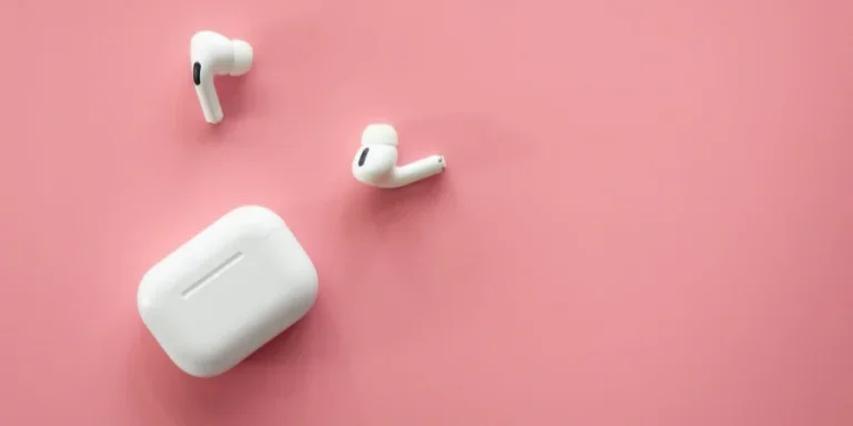 White Bluetooth Earphone