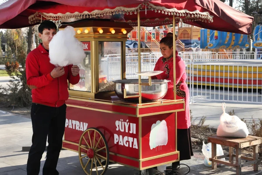 Caucasian Man Perparing Sweet Sugar Candyfloss