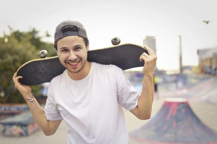 skater wearing a snapback hat