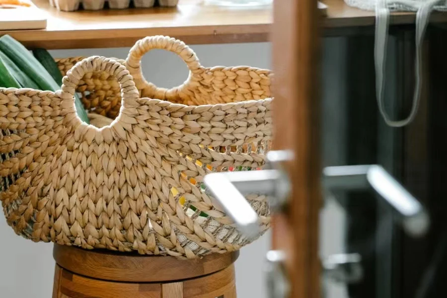 Water hyacinth basket with handles