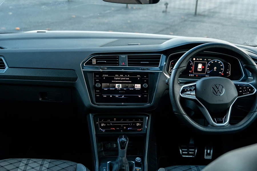 2021 Volkswagen Tiguan R-Line in white