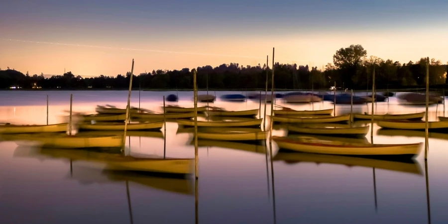 Boats long-time exposure at blue hour