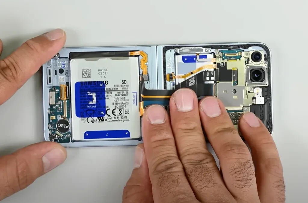 Step 2 of tearing down the Samsung Z Flip 6