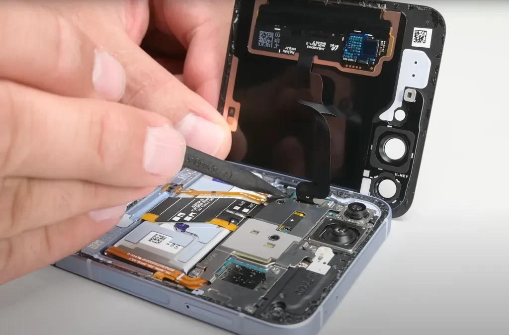 Step 4 of tearing down the Samsung Z Flip 6