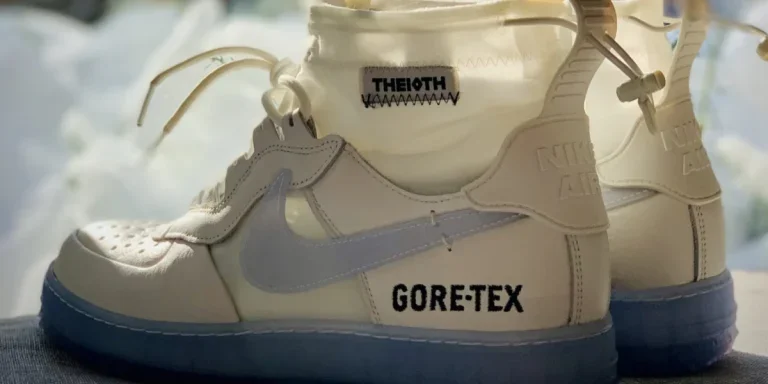 пара походных ботинок из гортекса