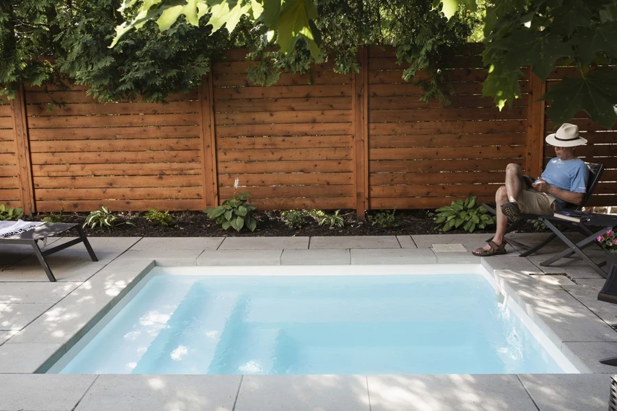 A square plunge  pool in a back yard