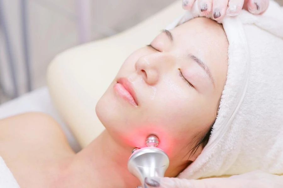 Asian beauticians use beauty device