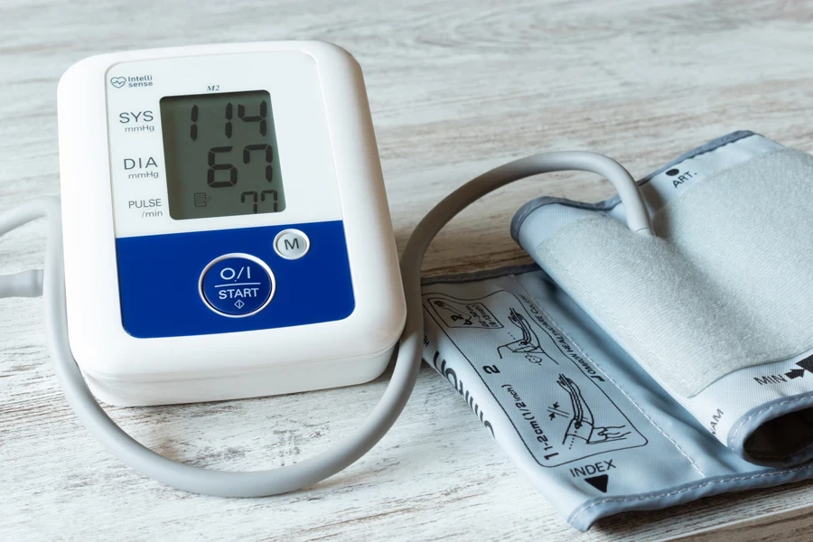 Device for measuring blood pressure on the lounge table