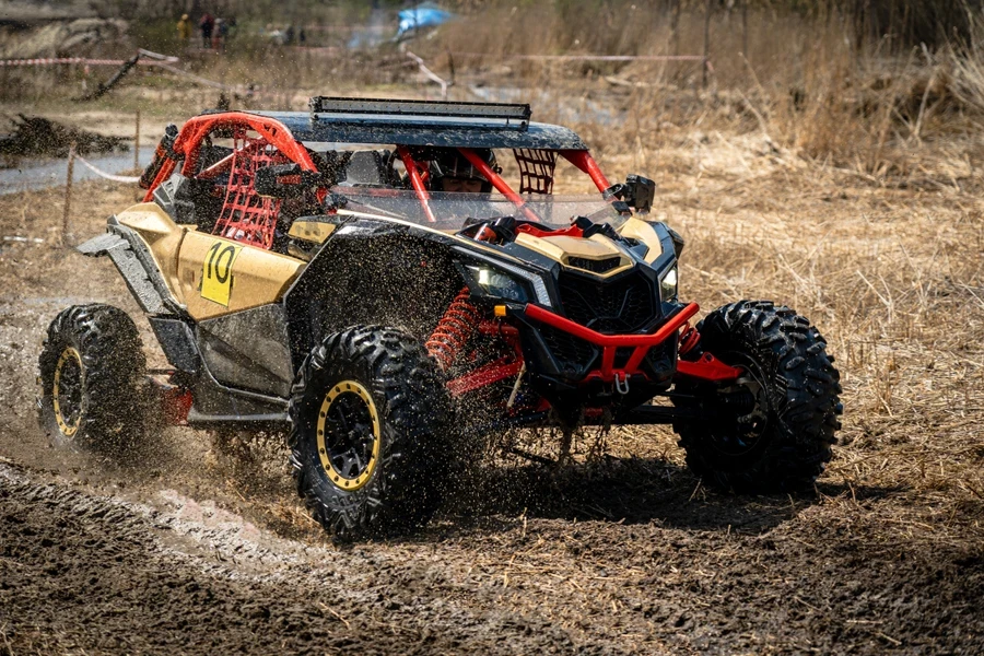 Off-road vehicle with beadlocks