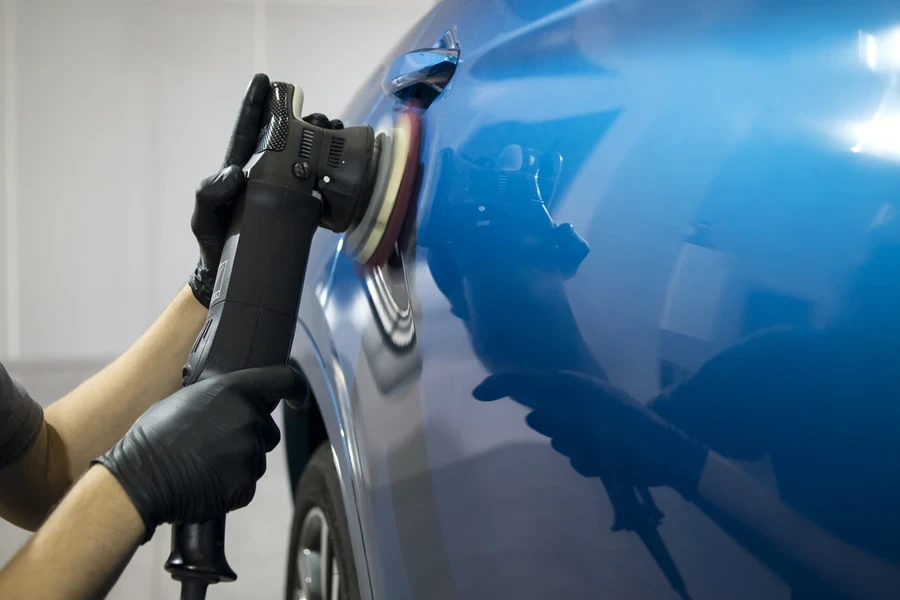 Polishing on a blue car