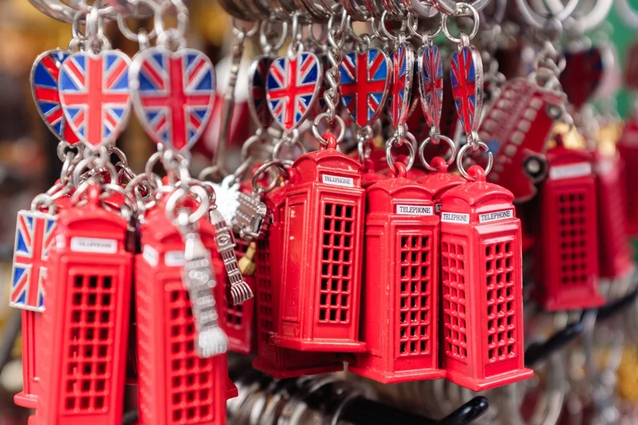 Red telephone booth keychain souvenirs from London