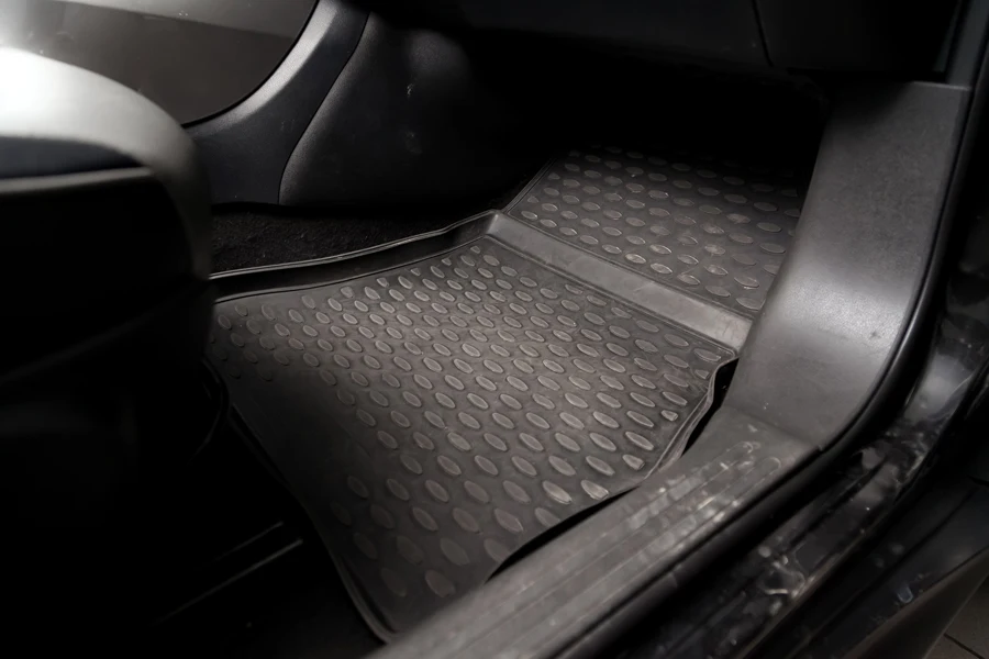 Rubber all-weather car floor mat in black