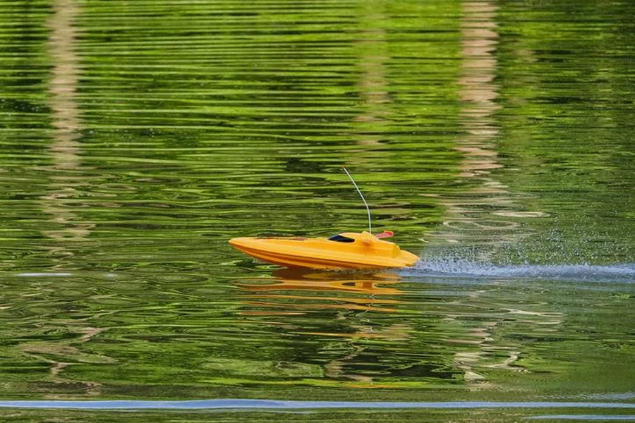 Toy speed boat